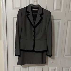 Tahari Classic Gray Two-Piece Skirt Suit with Black Trim